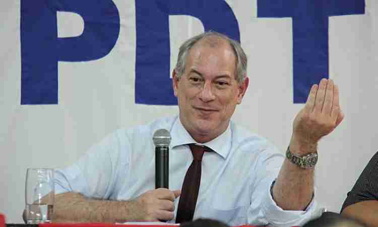 Ciro Gomes participa de convenção do PDT em Fortaleza e afirma que não deixará o partido