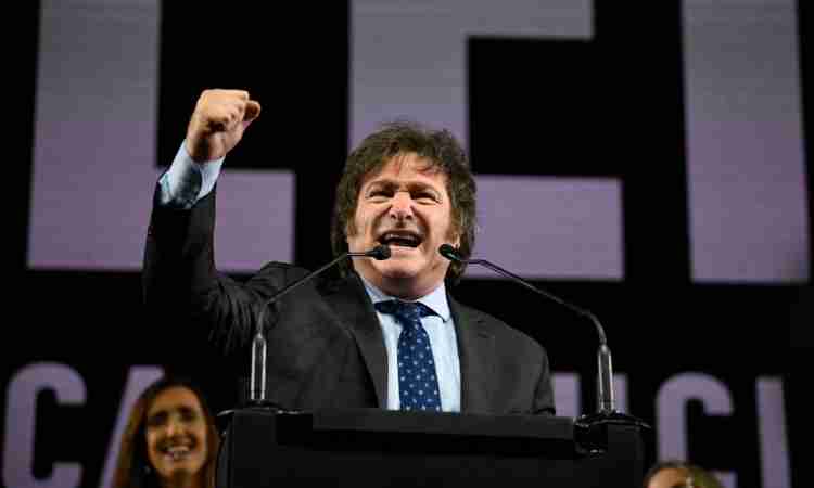 Javier Milei, conhecido como &quot;Bolsonaro Argentino,&quot; lidera nas primárias eleitorais da Argentina