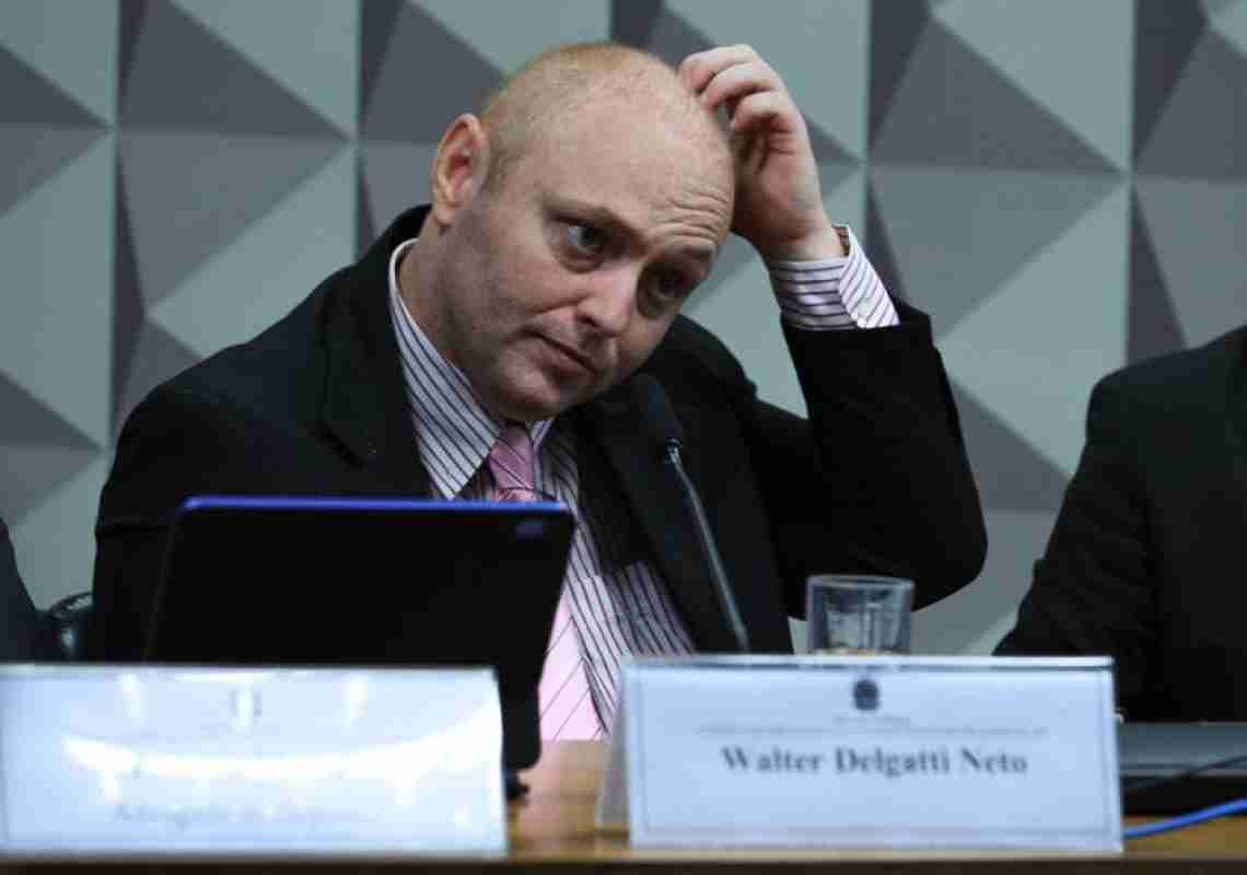 Bolsonaro entra com queixa-crime contra hacker Vermelho por calúnia