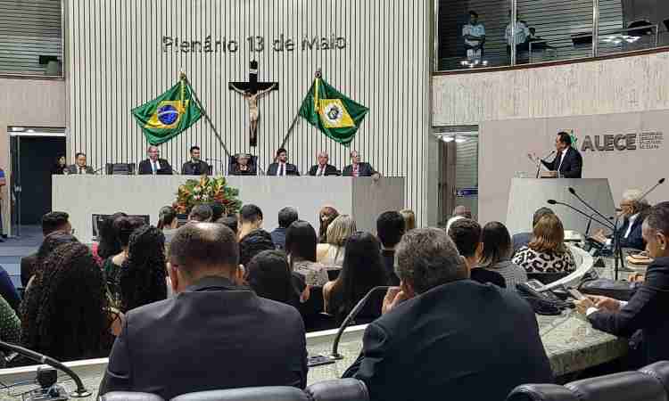 Deputados Guilherme Landim e Sérgio Aguiar Presidem Sessão Solene em Homenagem a Profissionais de Administração no Ceará