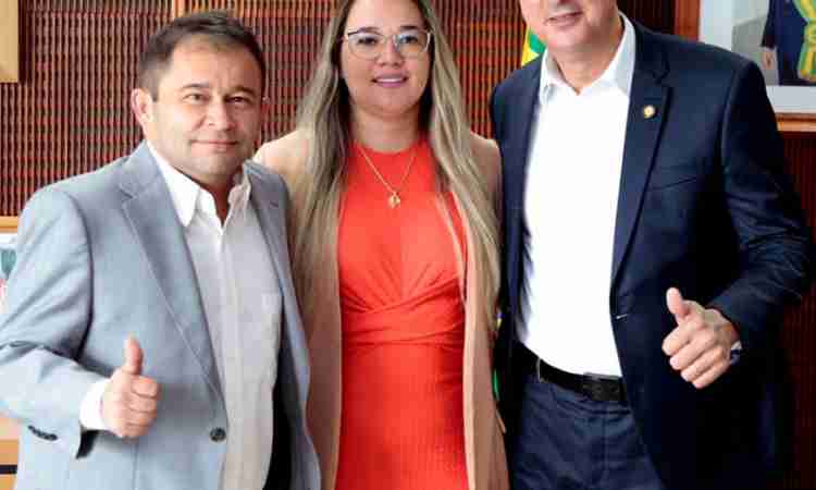 Tatielle Carreiro desponta como potencial sucessora do prefeito Carlos Antônio em Poranga