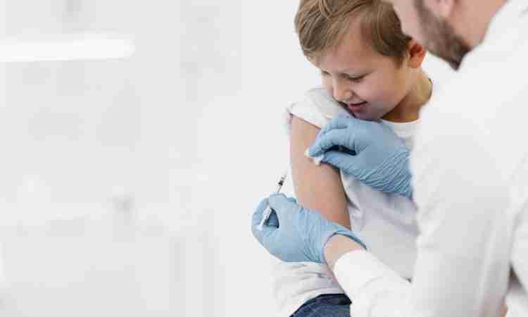 Vacina obrigatória de Covid-19 para crianças é tema de debate com especialistas proposto pelo Senador Eduardo Girão